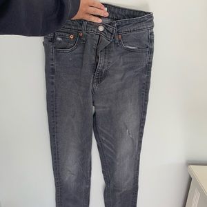 Levi’s Grey Frayed Skinny Jean